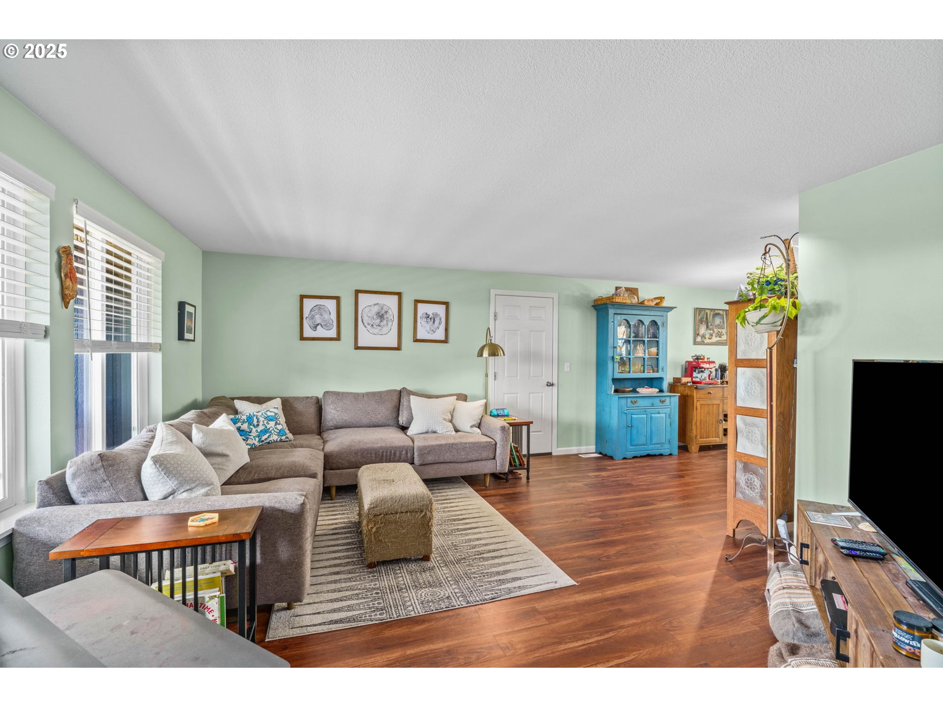 34637 Knox Butte Road East Albany, OR 97322 - Photo 8 of 47 a living room with furniture and a flat screen tv