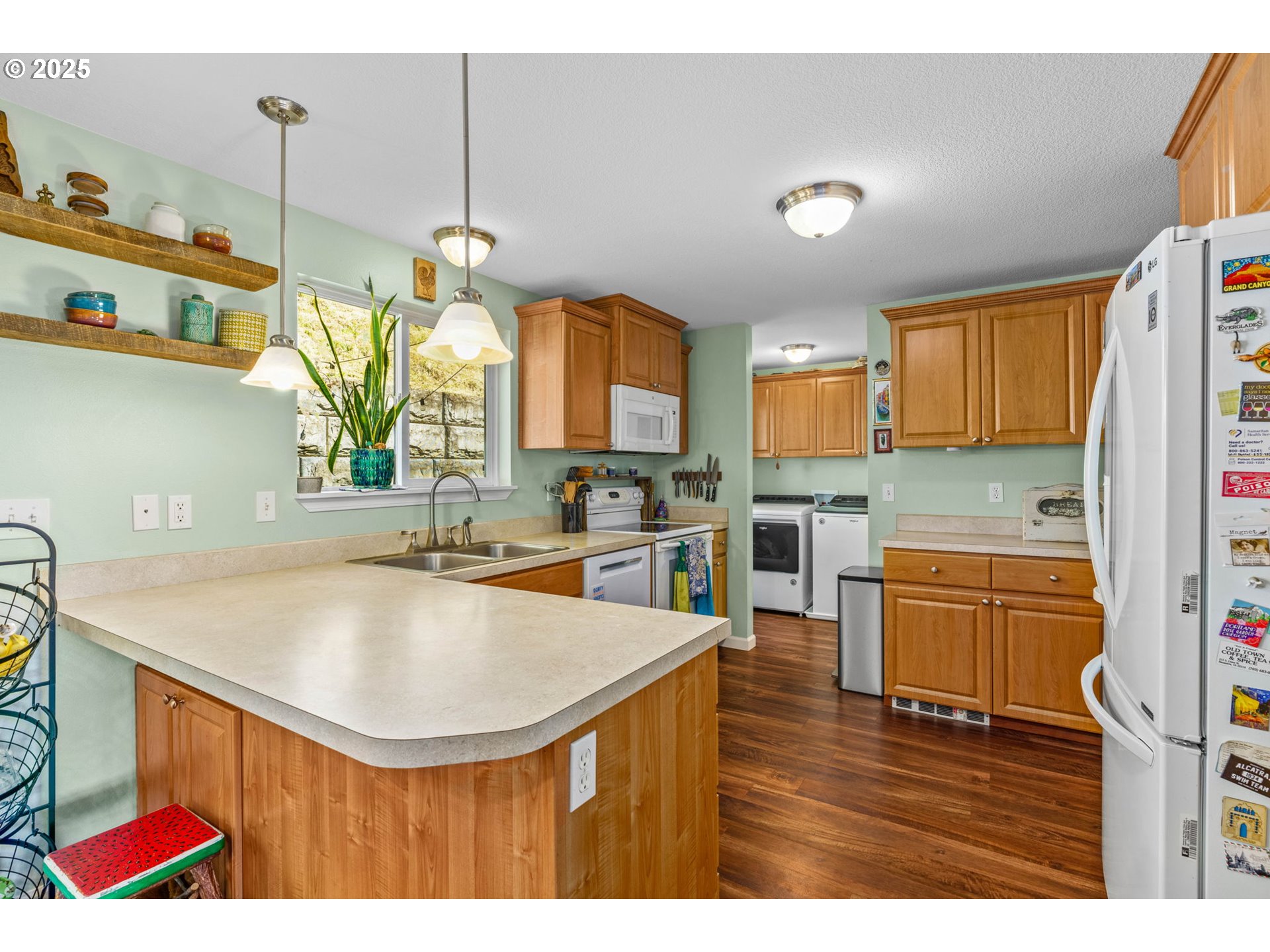 34637 Knox Butte Road East Albany, OR 97322 - Photo 10 of 47 a kitchen with stainless steel appliances granite countertop a sink a stove and refrigerator