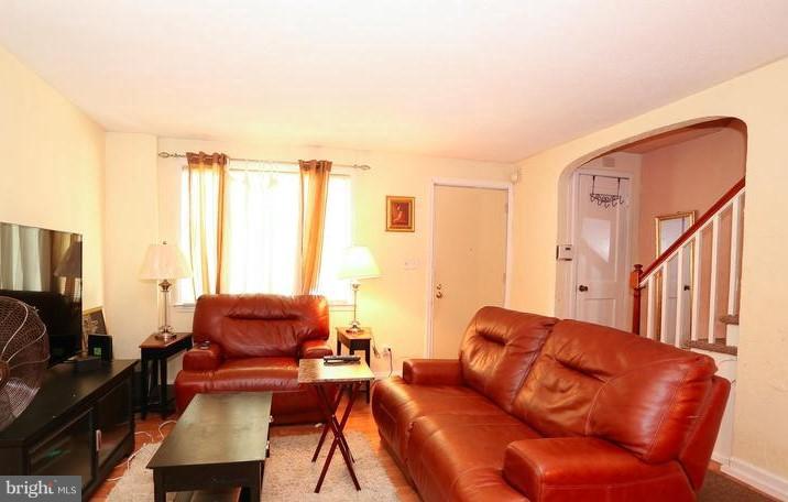 4253 Rokeby Road Baltimore, MD 21229 - Photo 3 of 19 Living Room
