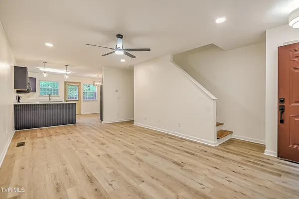 $1,695 | 2971 Broad Street, Unit 163, Bristol, TN 37620