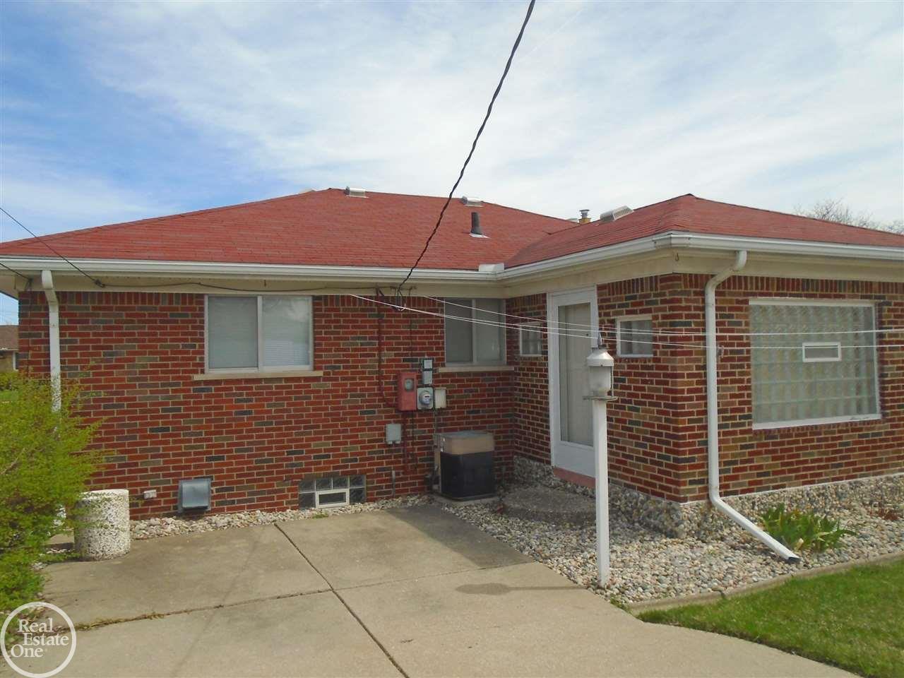 24921 Roxana Avenue Eastpointe, MI 48021 - Photo 5 of 29