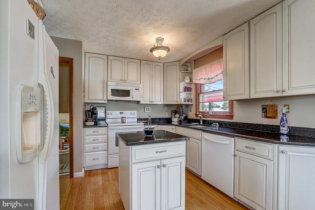 251 Meadow Road Pasadena, MD 21122 - Photo 13 of 51 Gallery Image 13