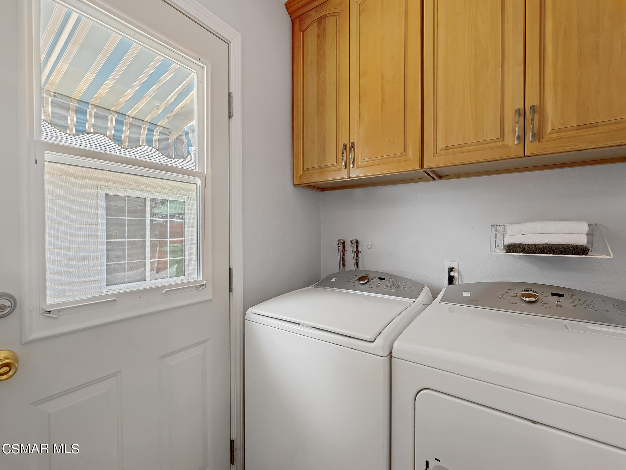 7247 Yolanda Avenue Reseda, CA 91335 - Photo 26 of 33 a utility room with dryer and washer