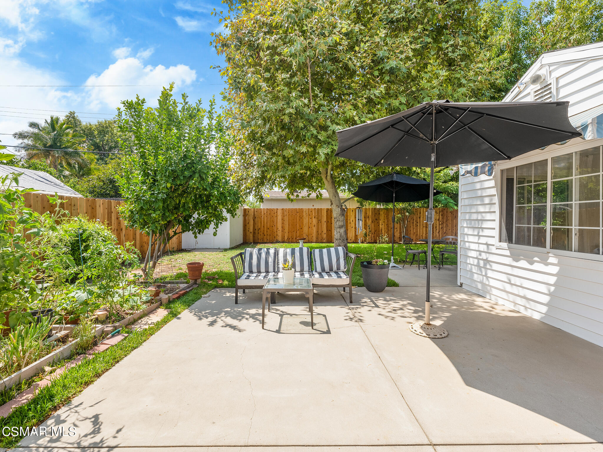 7247 Yolanda Avenue Reseda, CA 91335 - Photo 29 of 33 a garden view with a seating space
