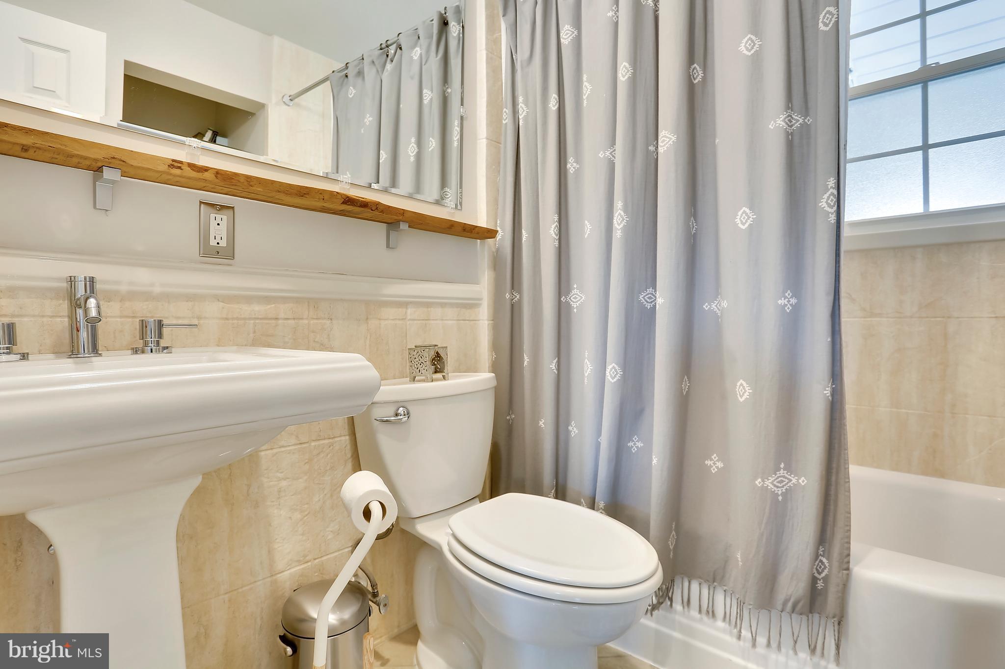 9511 Seminole Street Silver Spring, MD 20901 - Photo 15 of 29 Bath