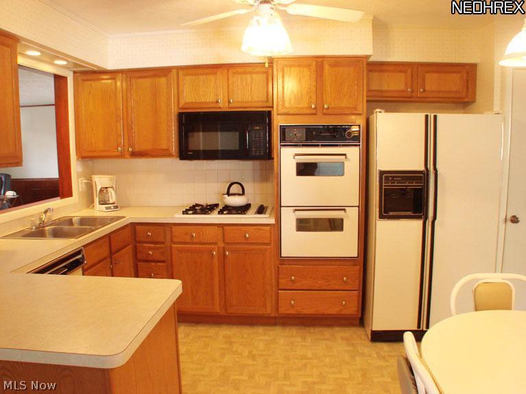 6266 Fairhaven Road Cleveland, OH 44124 - Photo 4 of 25