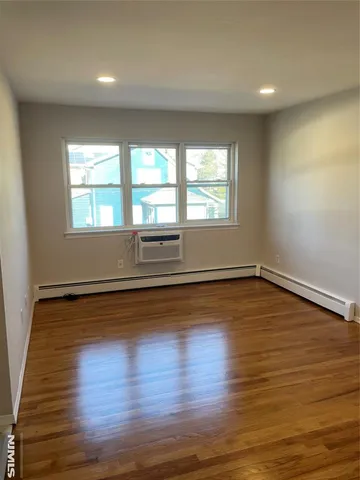 $1,800 | 185 Watsessing Avenue, Bloomfield, NJ 07003