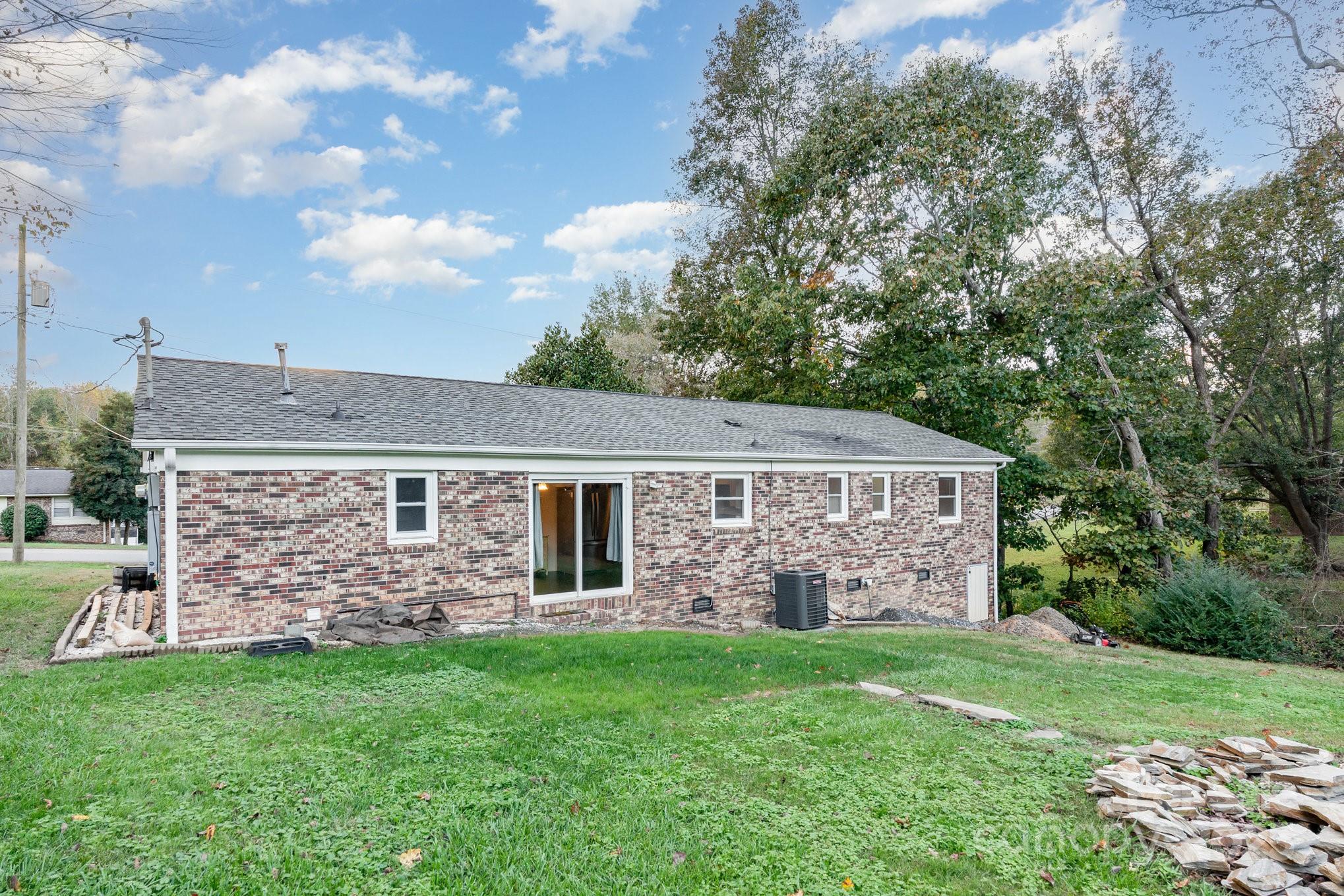 512 Ralphs Boulevard Gastonia, NC 28052 - Photo 29 of 32 front view of a house with a yard