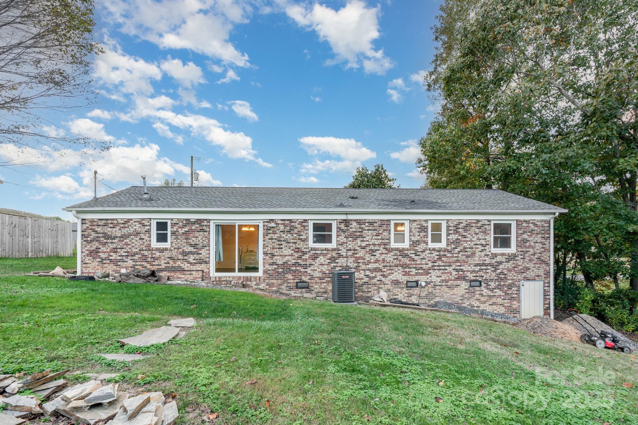 512 Ralphs Boulevard Gastonia, NC 28052 - Photo 30 of 32 front view of a house with a yard