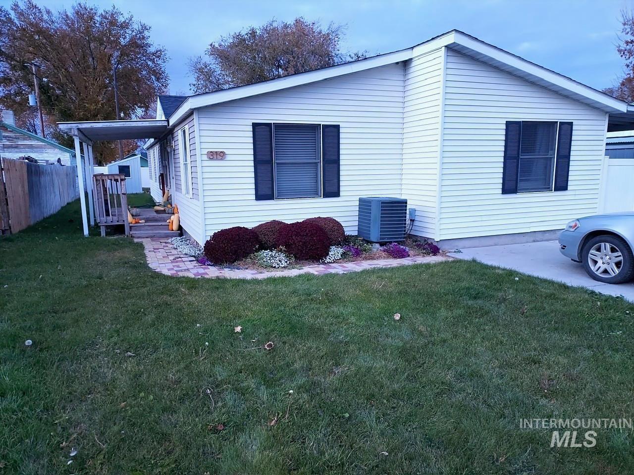 319 2nd Street Hazelton, ID 83335 - Photo 1 of 10