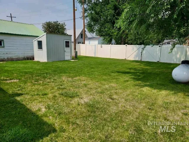 $275,000 | 319 2nd Street, Hazelton, ID 83335