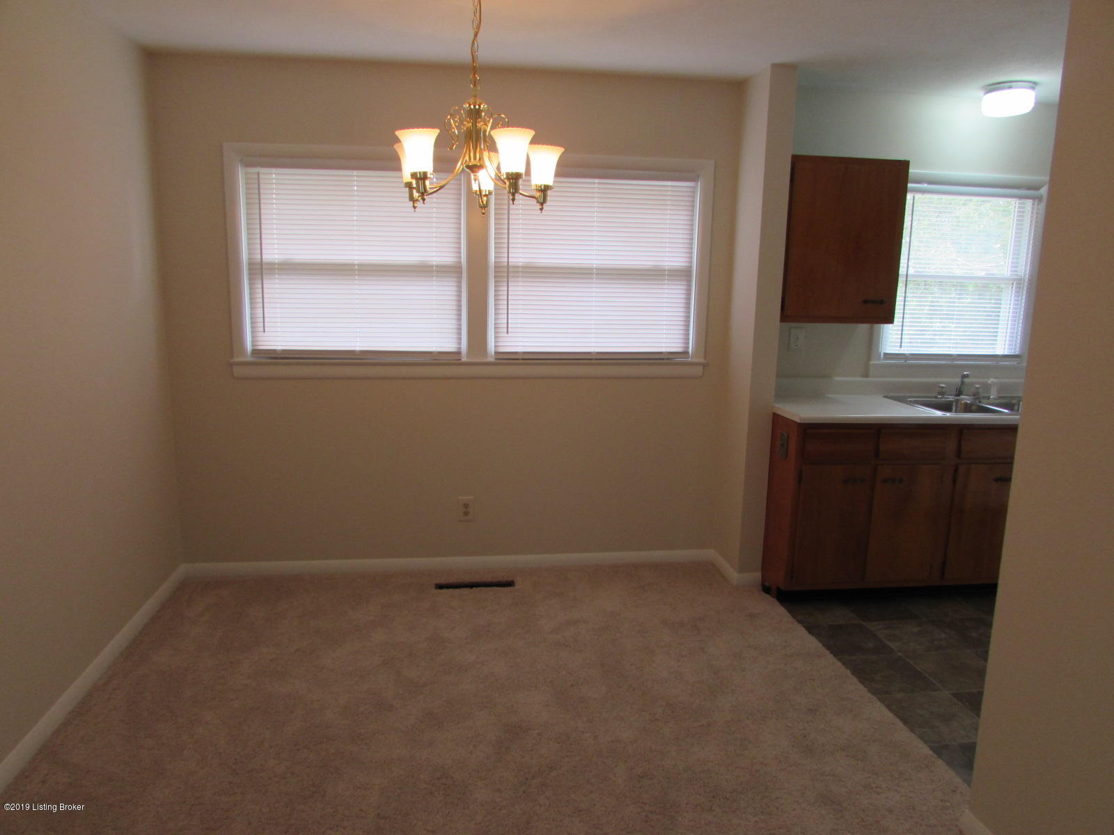 2925 Rio Rita Avenue Louisville, KY 40220 - Photo 3 of 23 Dining area
