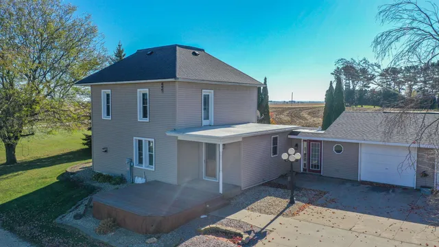 $299,999 | 8533 County Vv Glen Haven, Glen Haven, WI 53810