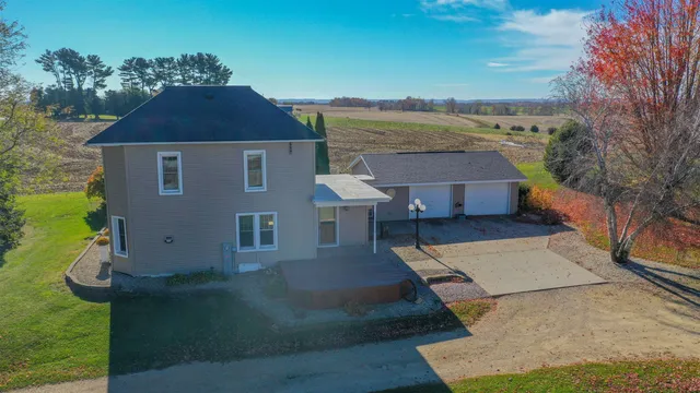 $299,999 | 8533 County Vv Glen Haven, Glen Haven, WI 53810