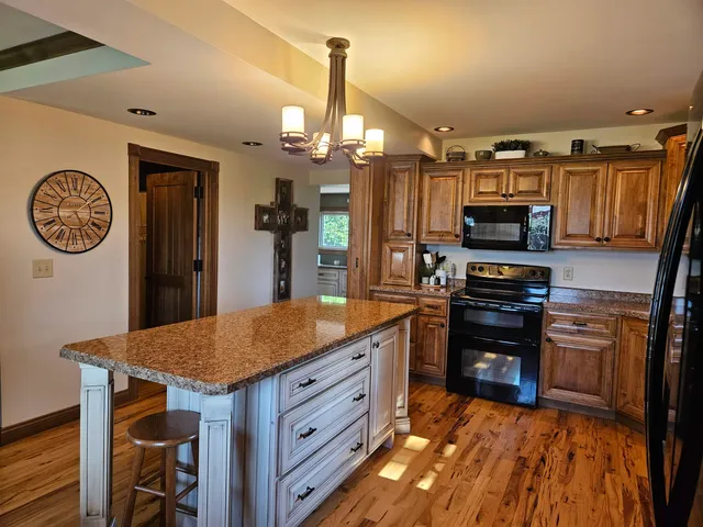 $299,999 | 8533 County Vv Glen Haven, Glen Haven, WI 53810