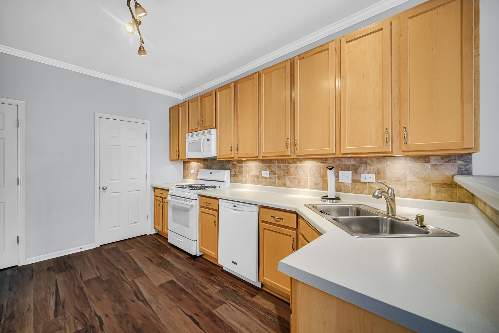 707 South Jade Lane Round Lake, IL 60073 - Photo 8 of 28