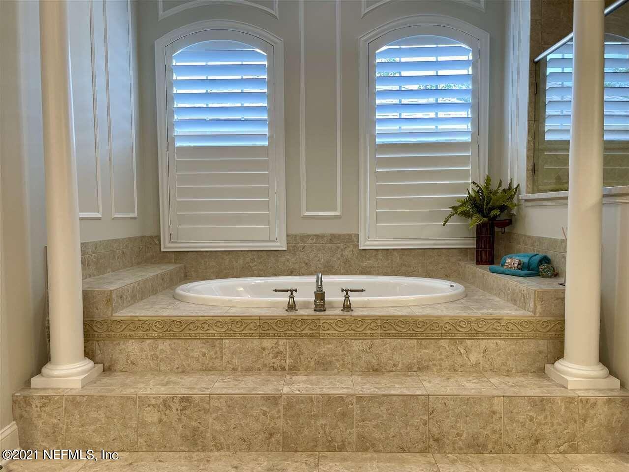 2456 Den Street St. Augustine, FL 32092 - Photo 14 of 20 Bath Tub