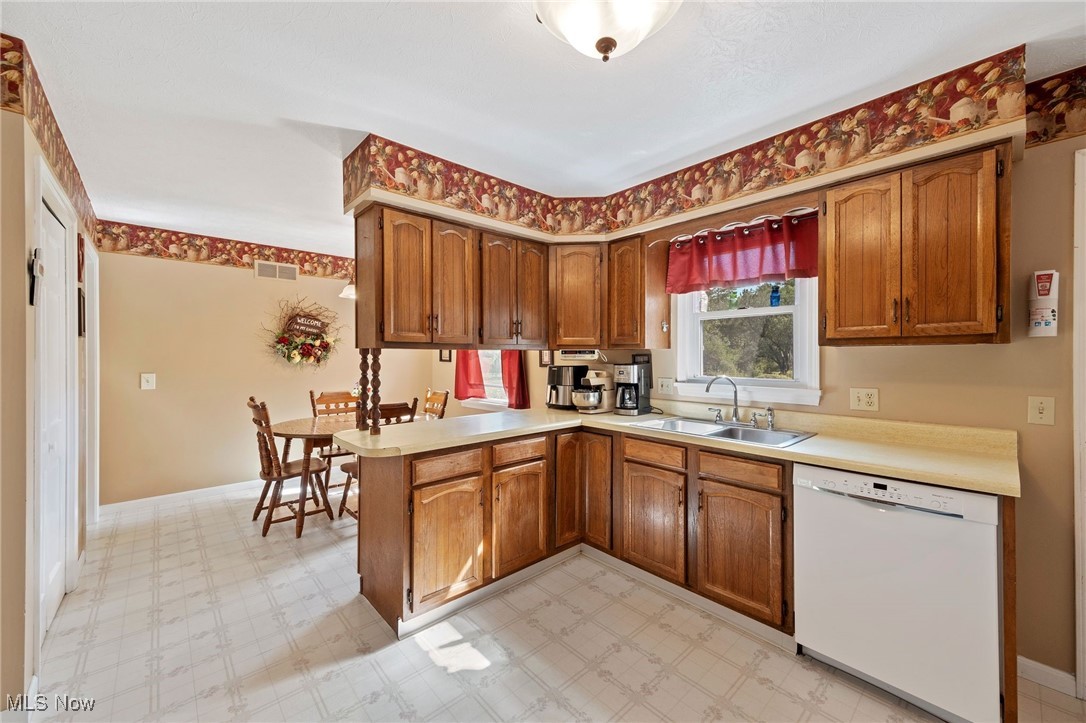 5196 Chippewa Road Medina, OH 44256 - Photo 6 of 26 Kitchen with Ample Cabinetry and All Appliances to Stay