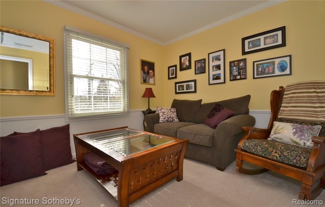 1860 Yorkshire Road Birmingham, MI 48009 - Photo 34 of 48 37 - second level den.JPG
