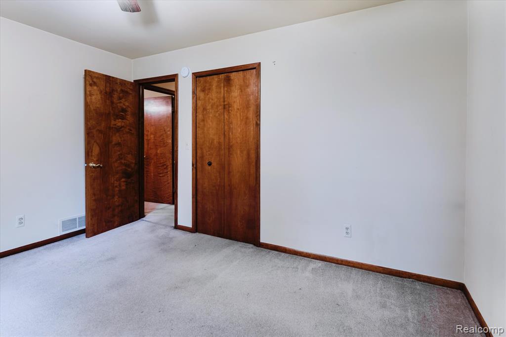 11366 Chicago Road Warren, MI 48093 - Photo 17 of 49
