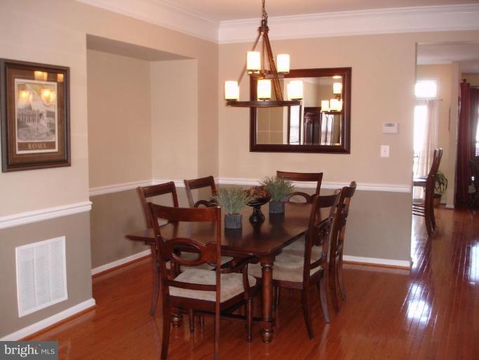 41904 Cinnabar Square Stone Ridge, VA 20105 - Photo 3 of 12 Dining Area