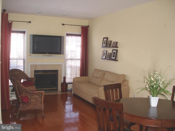 41904 Cinnabar Square Stone Ridge, VA 20105 - Photo 4 of 12 Sitting Room