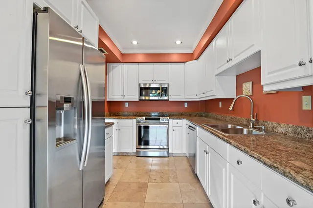 $6,000 | 800 Andrews Avenue, Unit 3, Delray Beach, FL 33483