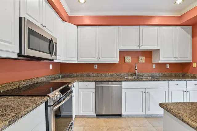 $6,000 | 800 Andrews Avenue, Unit 3, Delray Beach, FL 33483