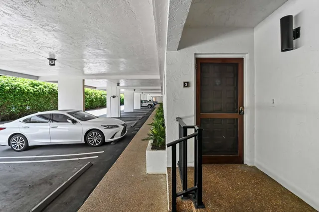 $6,000 | 800 Andrews Avenue, Unit 3, Delray Beach, FL 33483