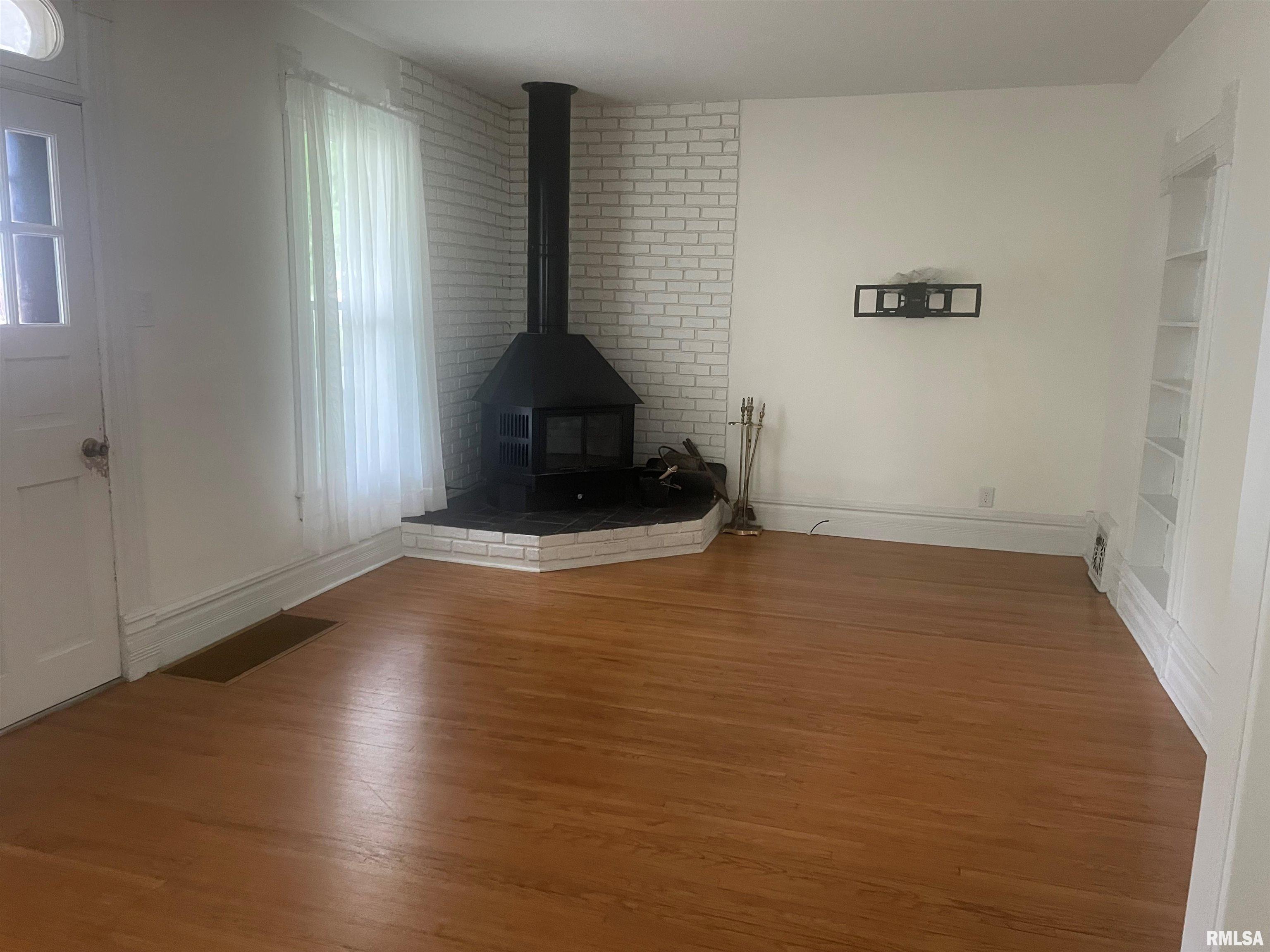 623 South Randolph Street Macomb, IL 61455 - Photo 2 of 25