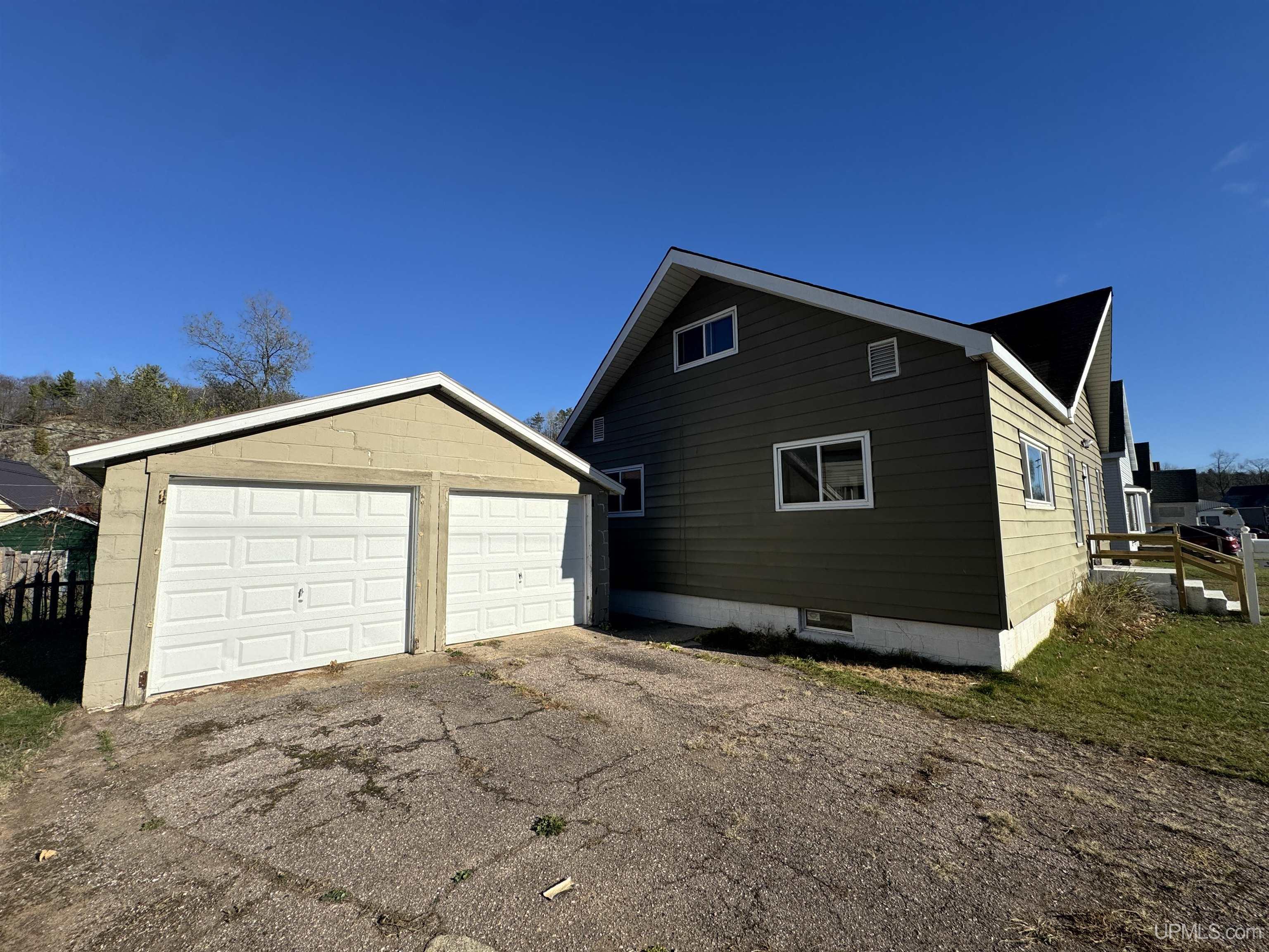 1825 Ridge Street Niagara, WI 54151 - Photo 2 of 42 Gallery Image 2
