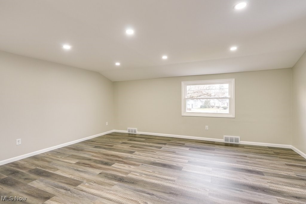 2109 Green Road Cleveland, OH 44121 - Photo 18 of 38