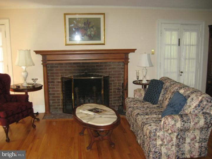 208 Roberts Road Ardmore, PA 19003 - Photo 3 of 20 Gallery Image 3