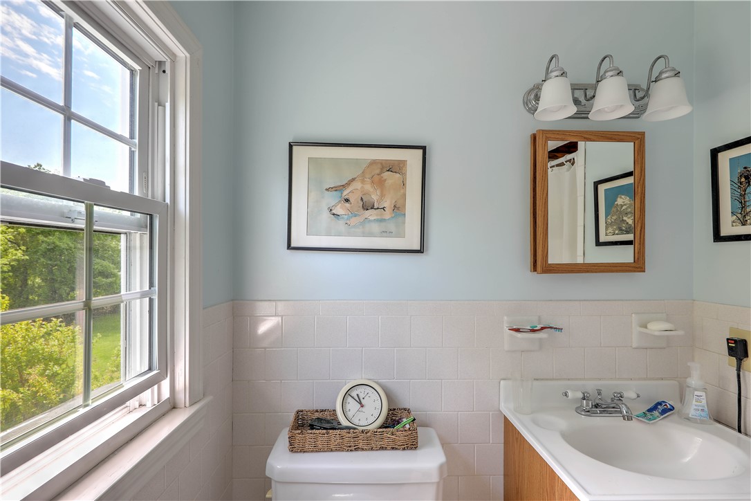 80 Touisset Road Warren, RI 02885 - Photo 34 of 48 Primary bathroom