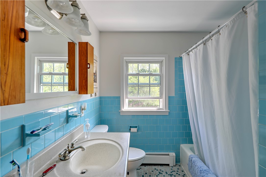 80 Touisset Road Warren, RI 02885 - Photo 40 of 48 2nd floor full bathroom