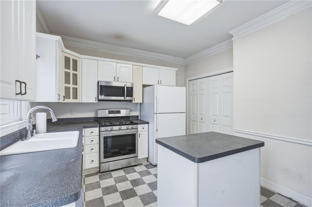 260 Manning Road Southwest, Unit 136 Marietta, GA 30064 - Photo 15 of 43 a kitchen with granite countertop a sink stove and refrigerator