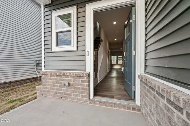 a black and white photo of a living room