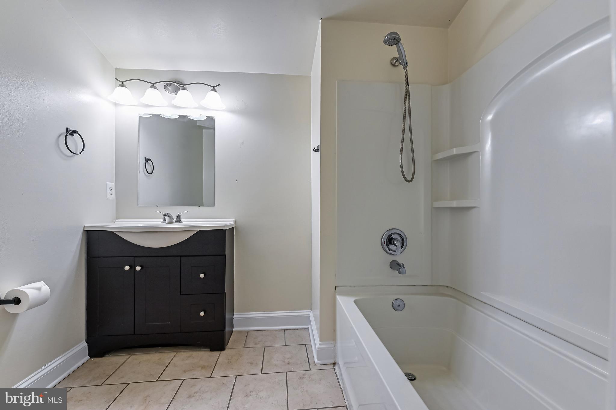 1615 Grange Road Edgewater, MD 21037 - Photo 24 of 29 Bathroom in Master Bed