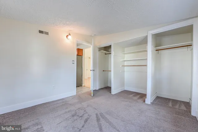 a view of empty room with closet