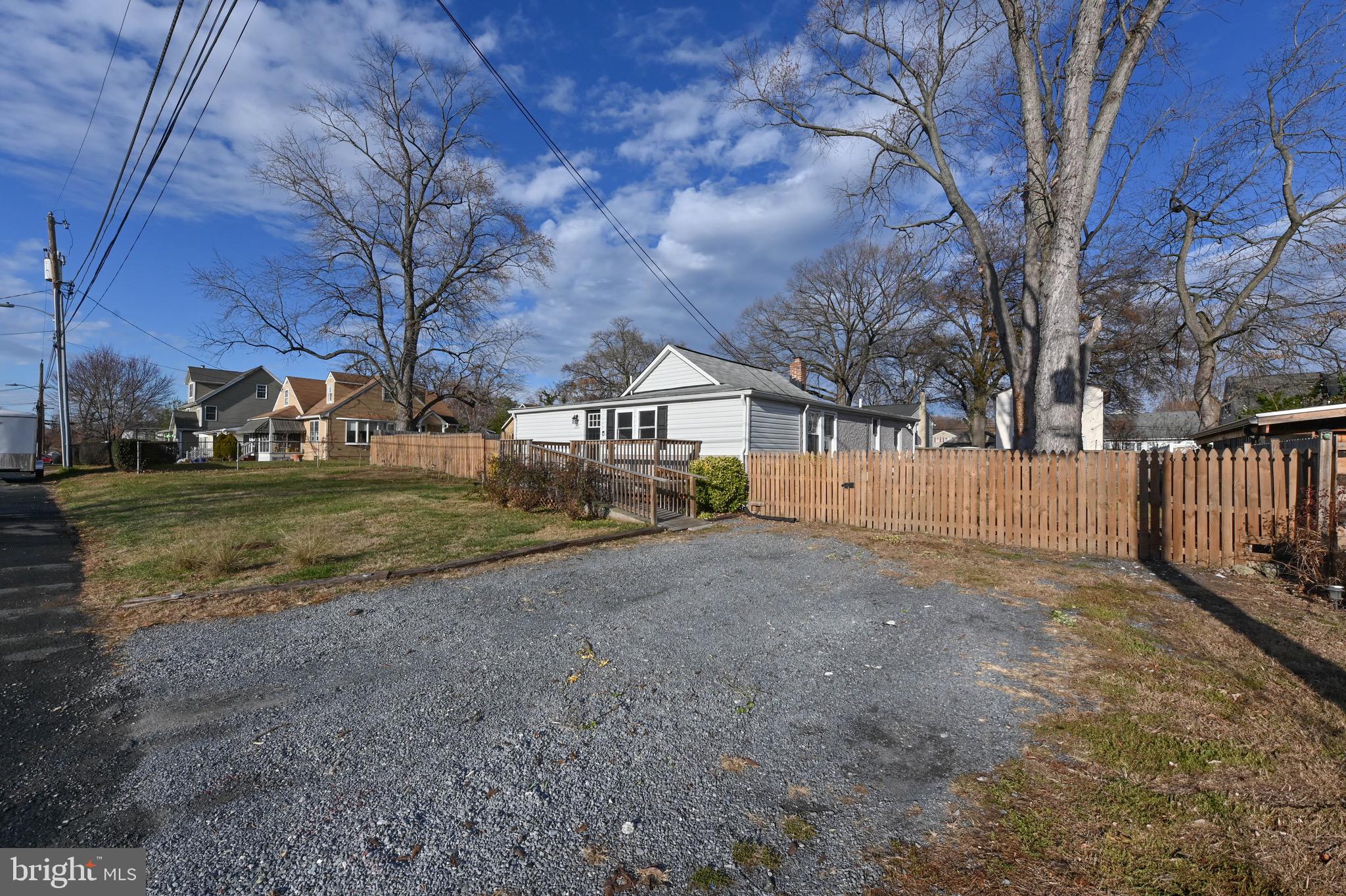 1615 Grange Road Edgewater, MD 21037 - Photo 3 of 29 Lots of Parking