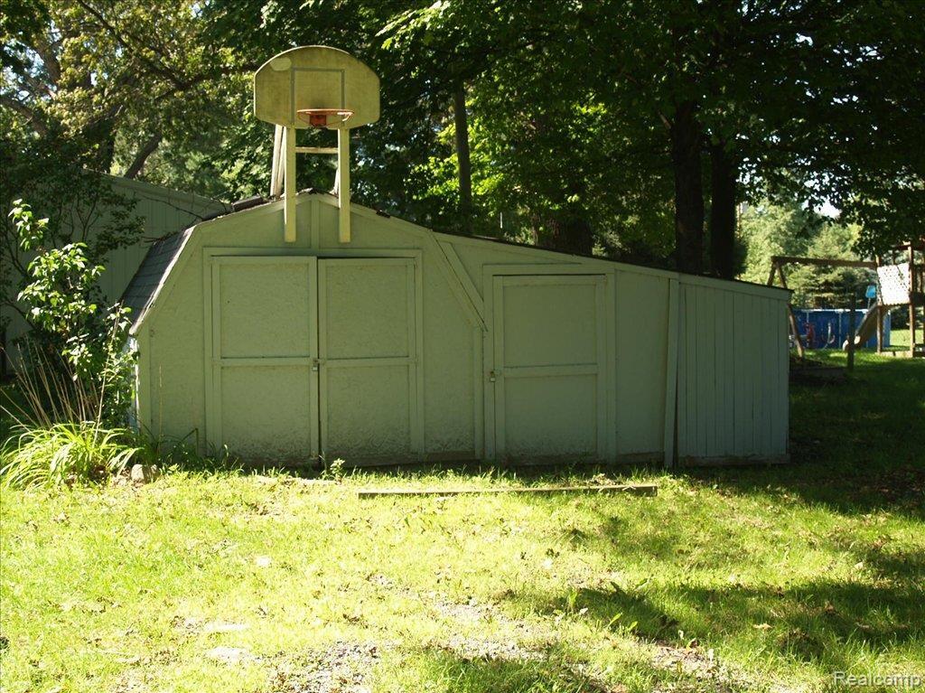 15196 Livermore Road Pinckney, MI 48169 - Photo 13 of 16 shed