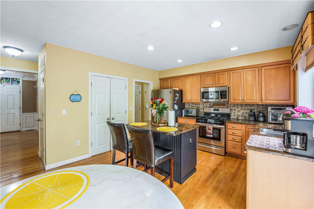 115 Castle Rocks Road Warwick, RI 02886 - Photo 11 of 40