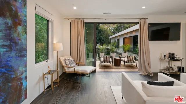 $26,950 | 1884 Laurel Canyon Road, Los Angeles, CA 90046