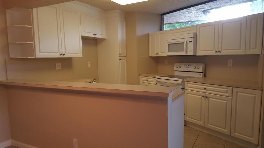 8255 Severn Drive, Unit B Boca Raton, FL 33433 - Photo 4 of 11 Photo 4