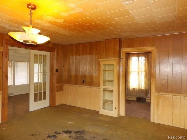 25528 Ecorse Road Taylor, MI 48180 - Photo 30 of 55 DINING ROOM WITH BUILT IN CHINA CABINET!
