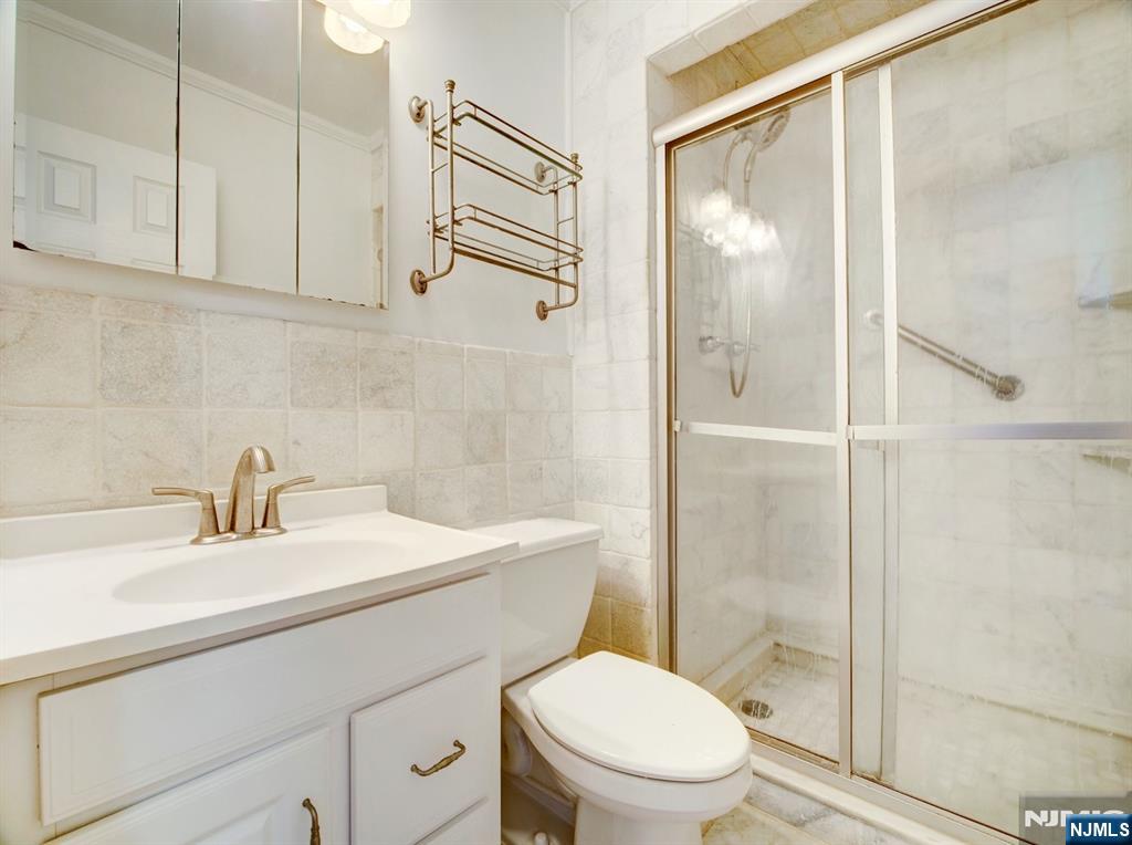 250 Gorge Road, Unit 9I Cliffside Park, NJ 07010 - Photo 14 of 28 Gallery Image 14