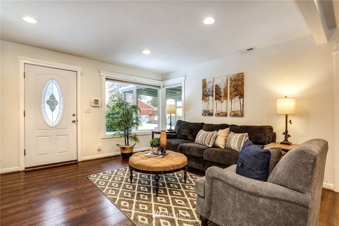 2709 Northeast 22nd Street Renton, WA 98056 - Photo 5 of 25 Gallery Image 5