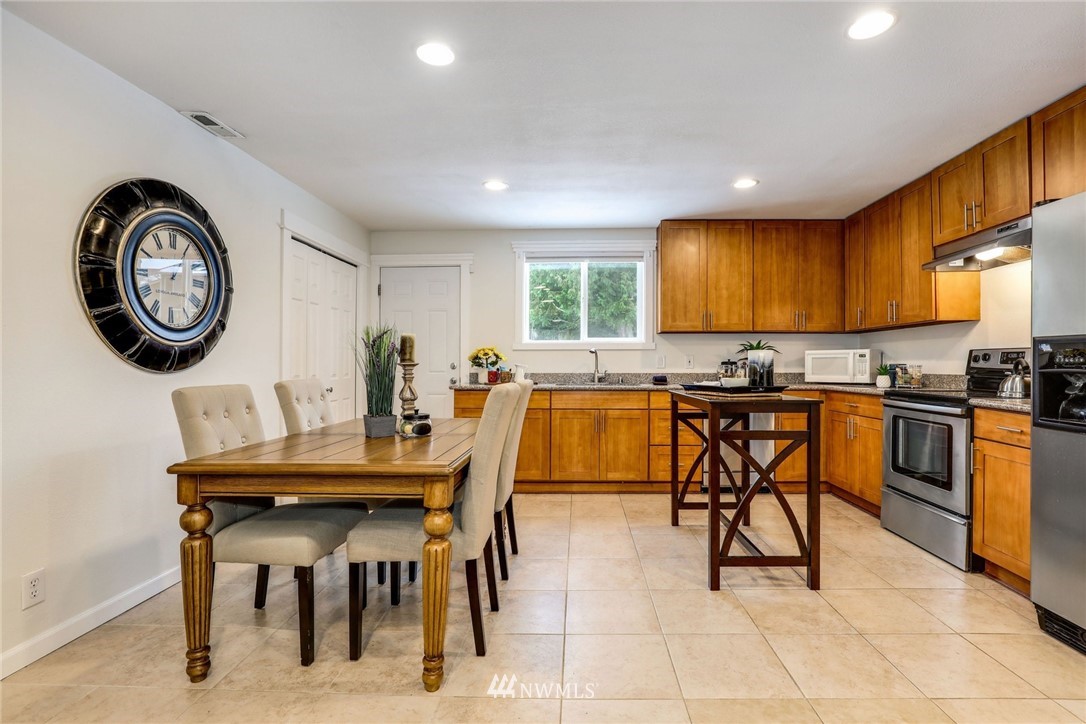 2709 Northeast 22nd Street Renton, WA 98056 - Photo 7 of 25 Gallery Image 7