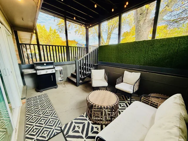 $389,900 | 293 Wellington Drive, Crystal Lake, IL 60014