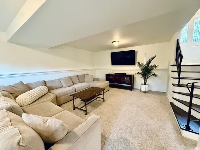 $389,900 | 293 Wellington Drive, Crystal Lake, IL 60014